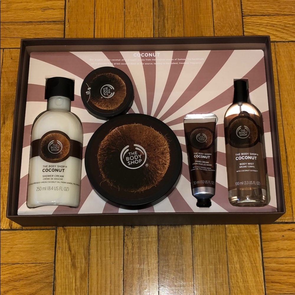 NWOT The Body Shop Gift Set